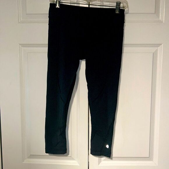lululemon athletica Pants - Lululemon size 6 workout pants